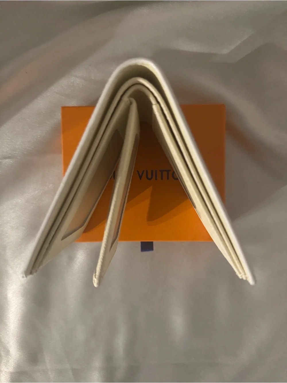 Louis Vuitton Damier Azur bifold wallet! In the cream colorway🔥New!